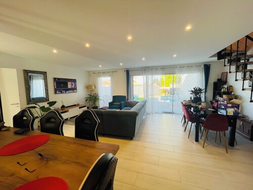 La Rochelle: Maison neuve avec piscine à 10mn du vieux port, un endroit calme…