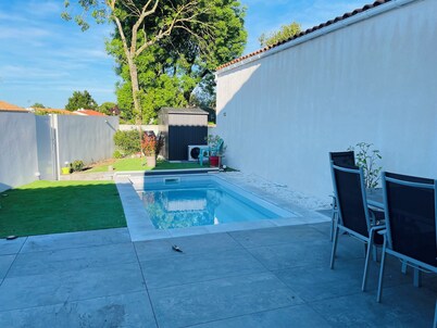 La Rochelle: New house with swimming pool 10 minutes from the old port, a quiet...