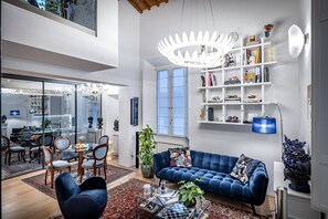 Unclassified image, 3 of 48, button