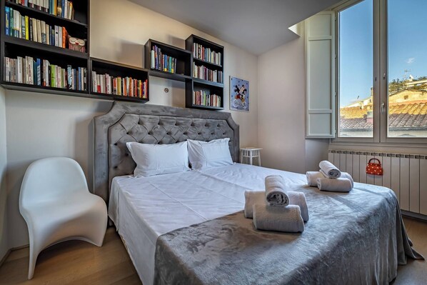 Unclassified image, 1 of 48, button