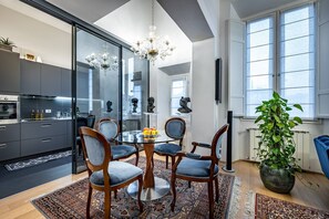 Unclassified image, 2 of 48, button