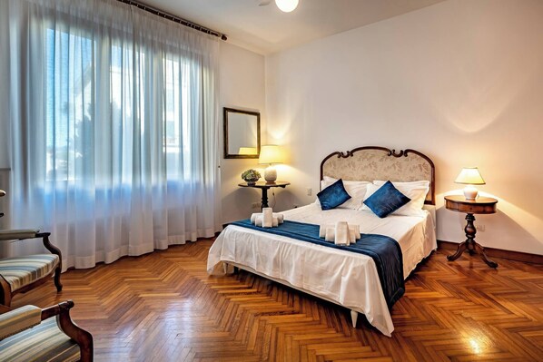 3 bedrooms, iron/ironing board, travel cot, free WiFi