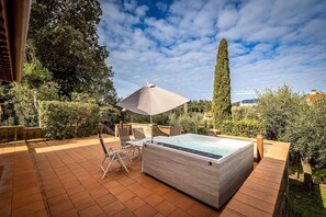 Unclassified image, 3 of 35, button - YiD Cozy House in Fiesole with Jacuzzi (Fiesole)