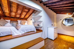 Unclassified image, 4 of 49, button