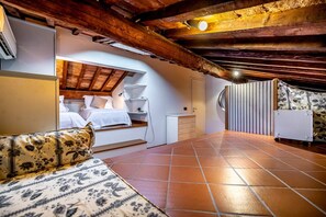 Unclassified image, 5 of 49, button