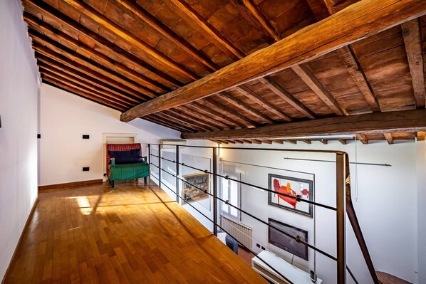 Unclassified image, 1 of 49, button