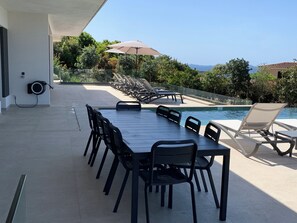 屋外ダイニングエリア