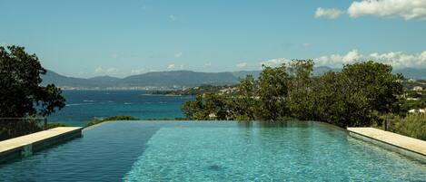 Piscine extérieure, piscine chauffée