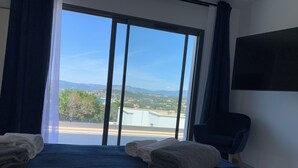 4 bedrooms, in-room safe, iron/ironing board, travel cot - Villa Rivoli - Domaine Napoleon Corsica vue mer Exceptionnelle Grande Piscine (Pietrosella)