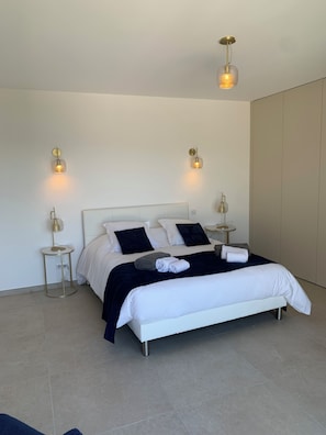 4 bedrooms, in-room safe, iron/ironing board, travel cot
