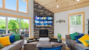 Smart TV, fireplace, video games - Emerald Escape - Managed by Gr8Escapes (Massanutten)