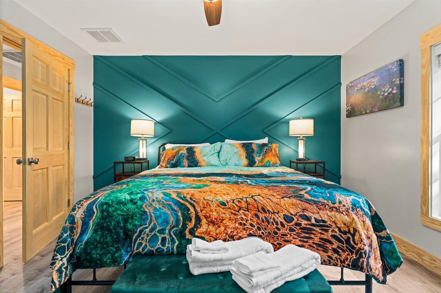 6 soveværelser, skrivebord, strygejern/strygebræt, weekendseng