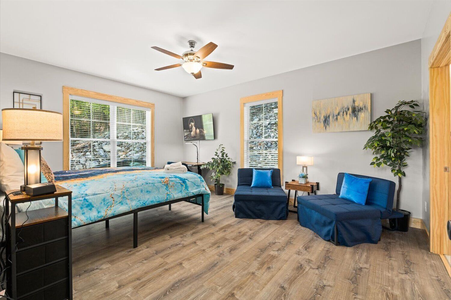 6 Schlafzimmer, Schreibtisch, Bügeleisen/Bügelbrett, Reisekinderbett