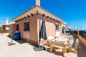 Outdoor dining - CH Villa Amapola Los Montesinos (Los Montesinos)