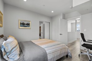 Room - Modern multi level home in Hollywood w/ views. Built 2021.
2 Bd 2.5 Ba + garage. (Los Angeles)