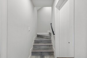 Interior - Modern multi level home in Hollywood w/ views. Built 2021.
2 Bd 2.5 Ba + garage. (Los Angeles)