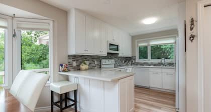 Acreage House within Edmonton And Sherwood Park