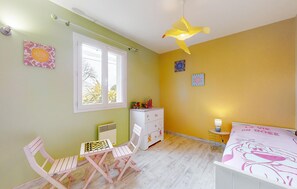 3 bedrooms, iron/ironing board, travel cot, free WiFi
