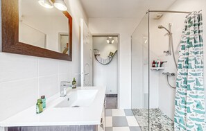 Douche, sèche-cheveux