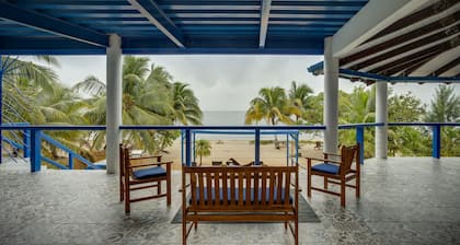 Spacious 6-Bed Villa, Private Pool, on the Beach!