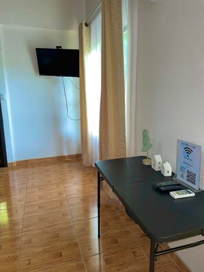 Cabana tradicional, 1 cama King e sofá-cama, para não fumantes, cozinha | Individualmente mobiliados, espaço de trabalho para notebook