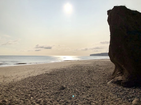 Beach nearby. Luxury first floor apartment sleeping 3 in 1 king sized bedroom.