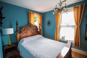 4 bedrooms, desk, iron/ironing board, WiFi