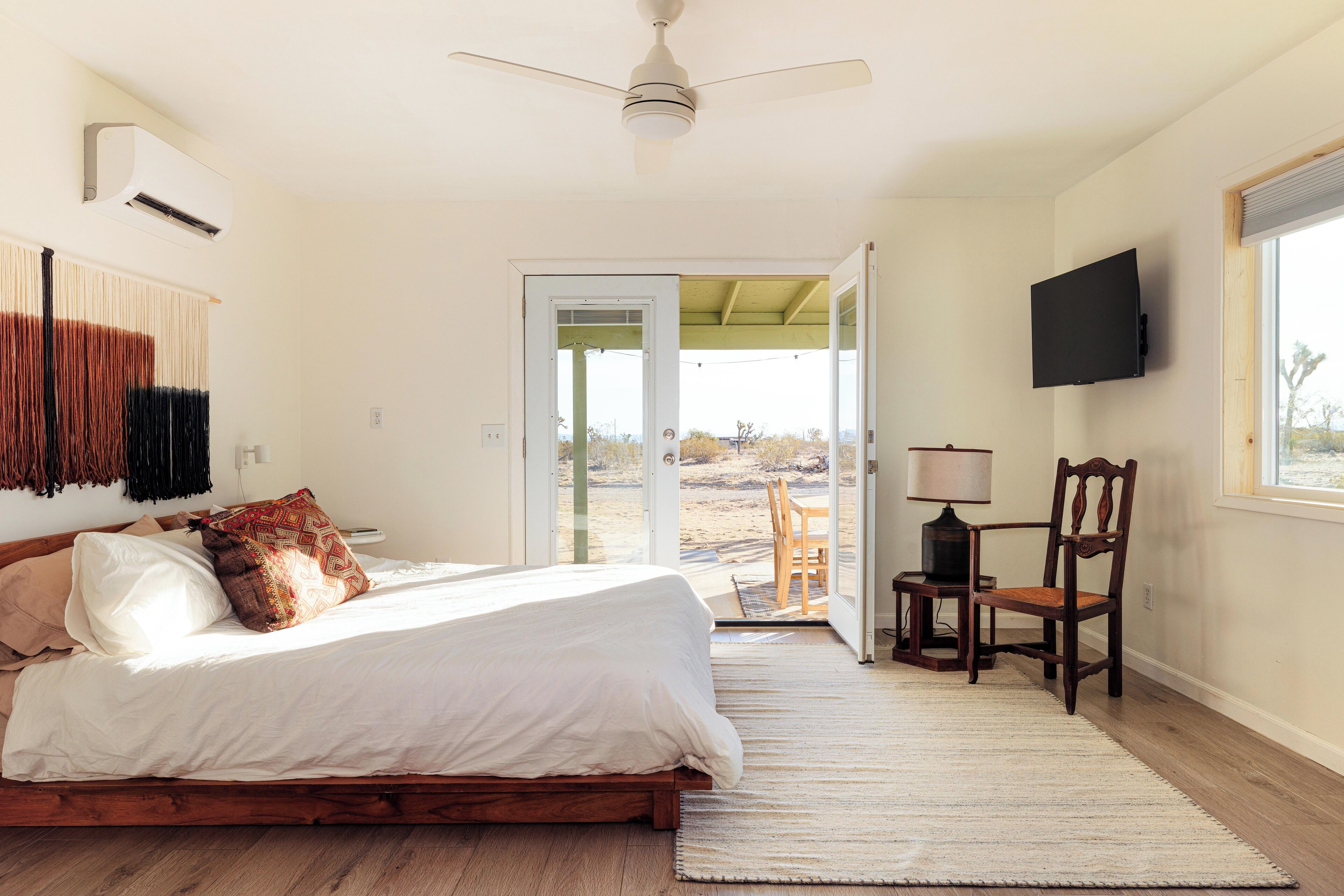 1 bedroom, desk, WiFi, bed sheets