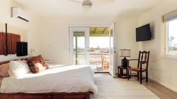 1 bedroom, desk, WiFi, bed sheets