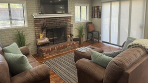 Smart TV, fireplace