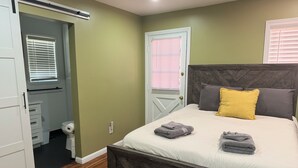 2 bedrooms, iron/ironing board, WiFi, bed sheets