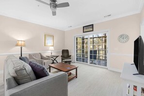 TV, offices - Charming 2BR,Pool,W22 (Myrtle Beach)