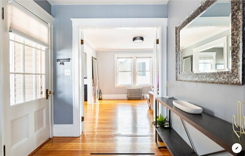 Modern, Spacious Condo, minutes to downtown Salem, Private Parking on Site!