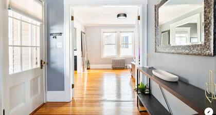 Modern, Spacious Condo, minutes to downtown Salem, Private Parking on Site!