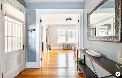 Modern, Spacious Condo, minutes to downtown Salem, Private Parking on Site!