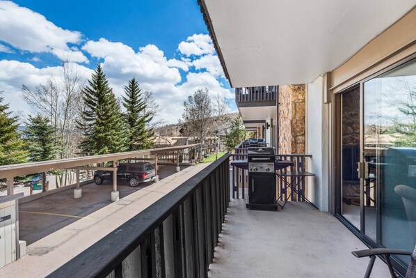 Condo (Lichenhearth 9) | Balcony
