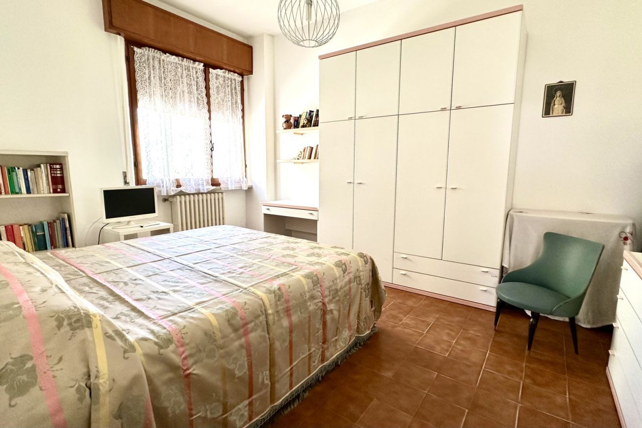 2 bedrooms, bed sheets