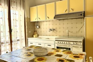 Fridge, oven