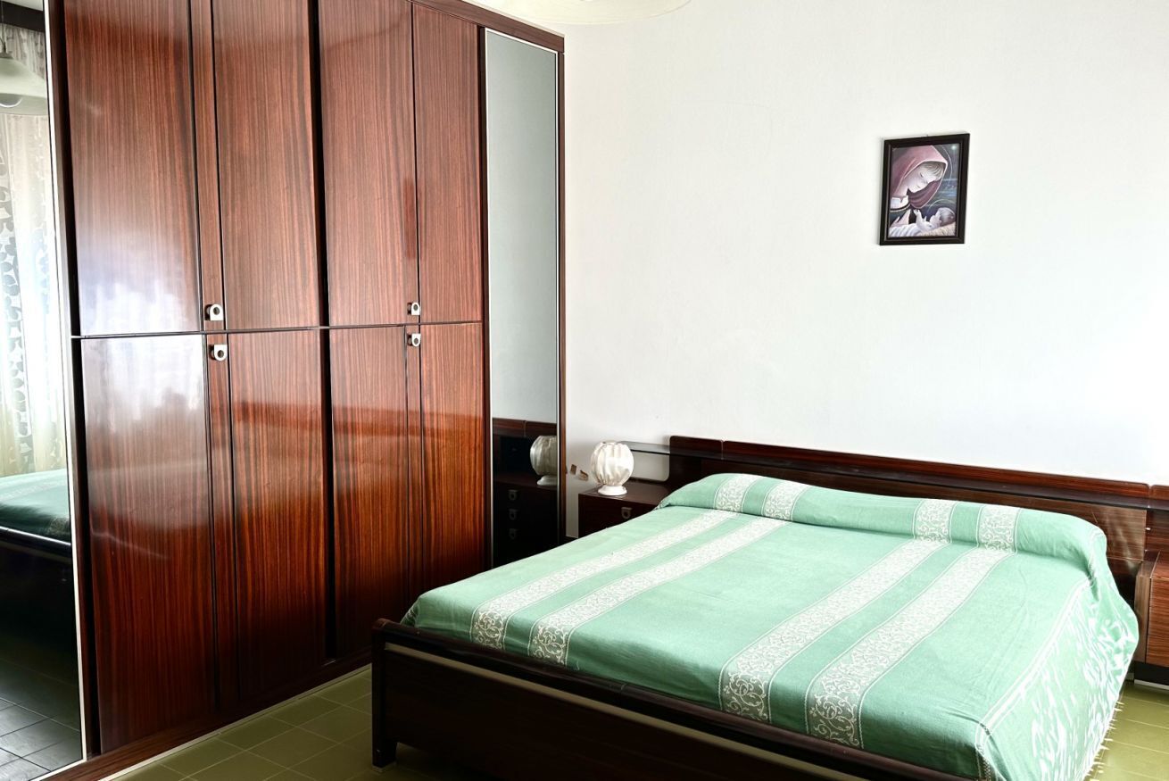 2 bedrooms, bed sheets