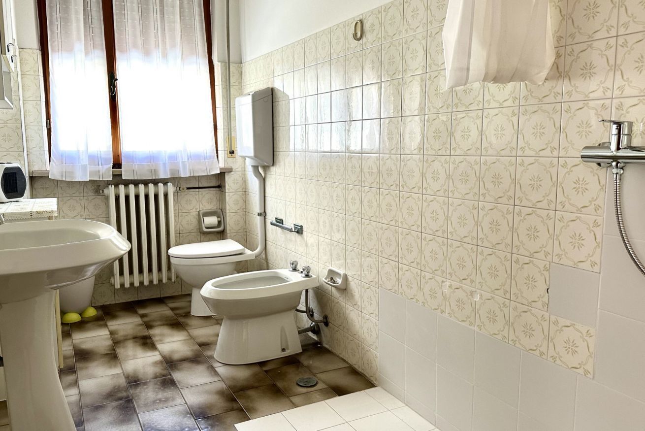 Douche, bidet, serviettes fournies