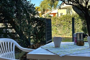 Outdoor dining - Palme 3 - Marcelli, one-room apartment on the ground floor, Residence Le Palme (Marcelli)