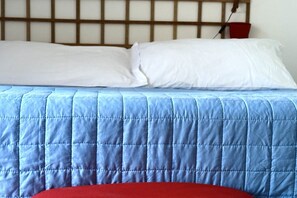 WiFi, bed sheets