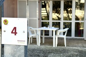 Outdoor dining - Palme 4 - Marcelli, one-room apartment on the ground floor, Residence Le Palme (Marcelli)