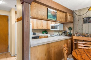 Apartment (Lichenhearth 16) | Eigene Küche | Kühlschrank, Mikrowelle, Ofen, Herdplatte