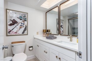 Condo (Palm Bay Club 8th Floor On Complex Pr) | Bathroom