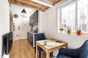 Private kitchen - 1 bedroom apartment in algueirão-mem martins (Algueirão-Mem Martins)