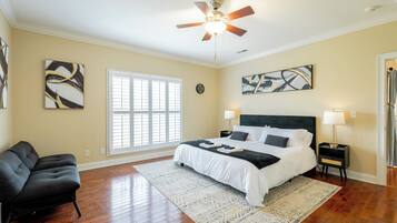 5 bedrooms, desk, iron/ironing board, travel crib