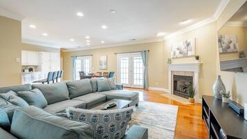 Smart TV, fireplace, table tennis