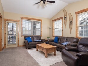 TV, fireplace - Powder Pad in Driggs, ID (Driggs)