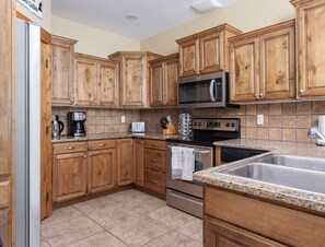 Fridge, microwave, oven, stovetop - Powder Pad in Driggs, ID (Driggs)